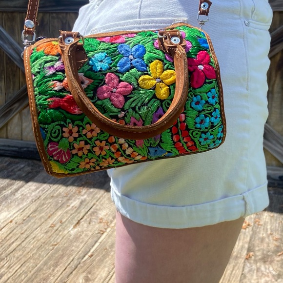Vintage Guatemala floral embroidered mini bag - Picture 7 of 11